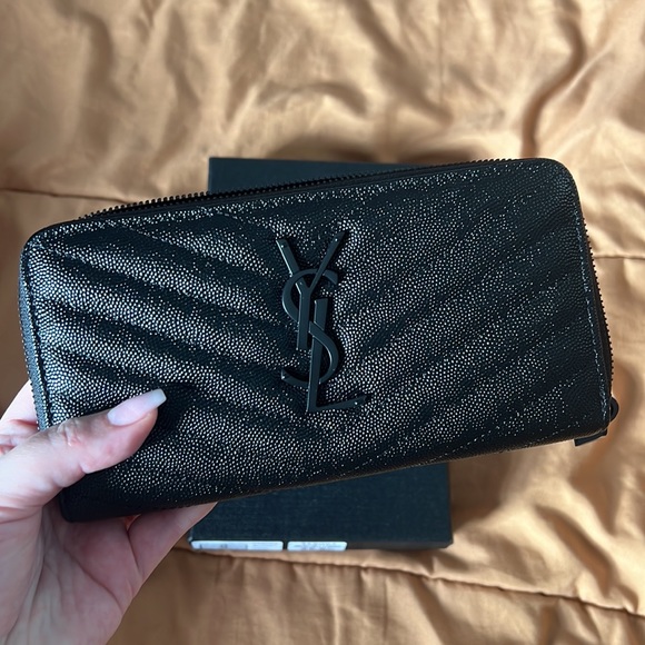 Black Pebble Grain Zip Around Wallet NIB - Picture 3 of 5